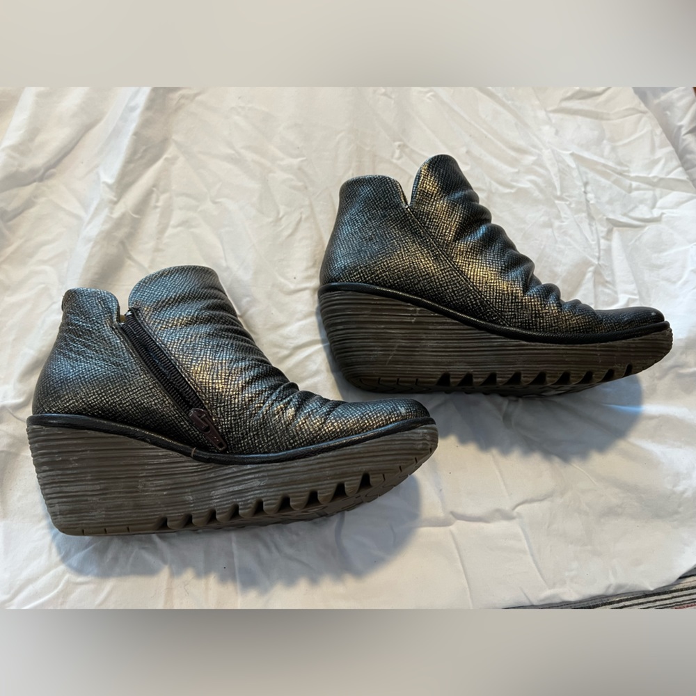 Fly London leather wedges goldish black size 7.5